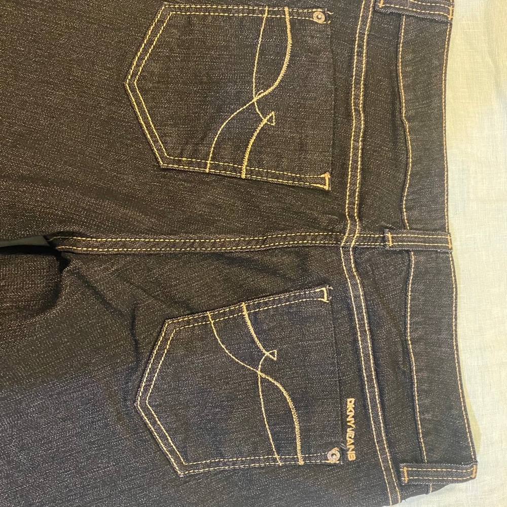 Gorgeous DKNY Soho Jeans - Picture 5 of 8